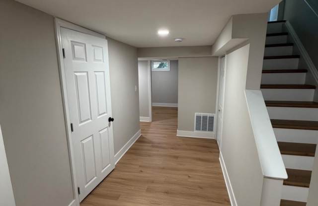 5210 HAYES NE Gallery 3