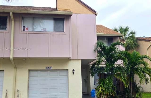 8209 NW 8th St photos photos