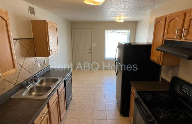 3 Bed, 2 Bath Home in Family Friendly SW Neighborhood Gallery 4