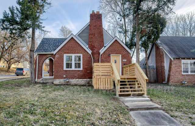 2819 E 63rd St photos photos