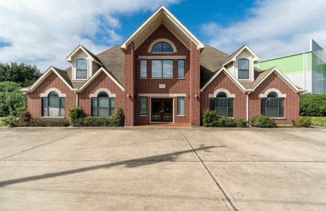 10400 Main Street - 10400 Main Street, Houston, TX 77025