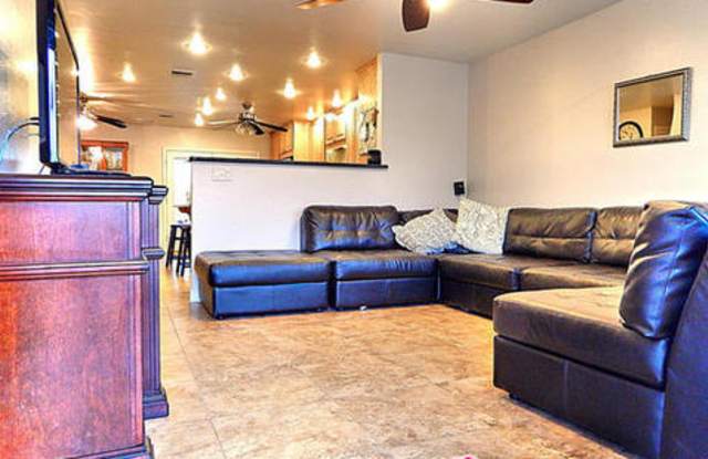 3009 East Corrine Drive Gallery 2