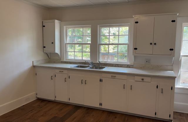 Renovated 2 bedroom 1 bathroom house Gallery 4