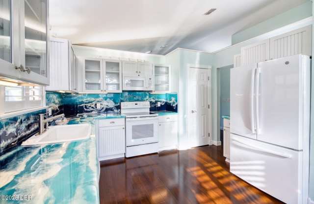 794 Pine Shores Circle Gallery 3