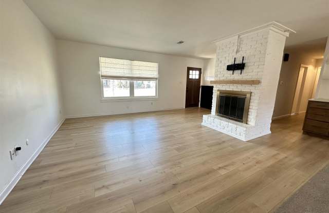 5084 Shoshone Dr Gallery 2
