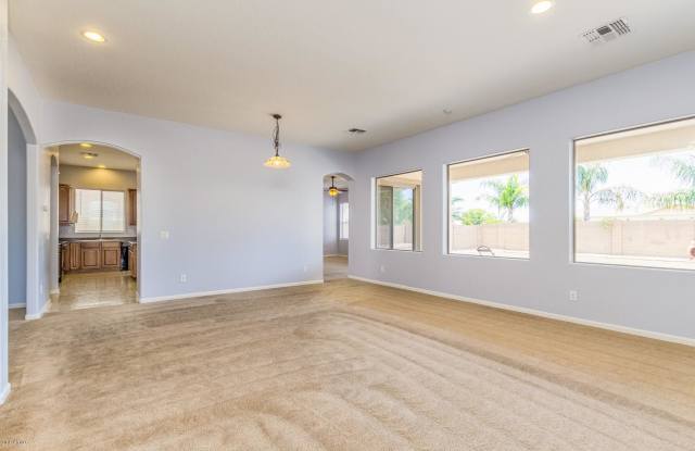 15757 W MERCER Lane Gallery 4