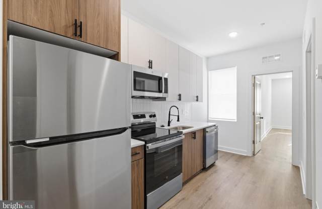 2643 N 6TH Street unit: 2 photos photos