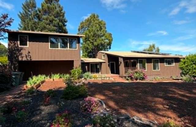 Emerald Hills Retreat, 4BR/3BA + Private ADU on Expansive Grounds Gallery 3