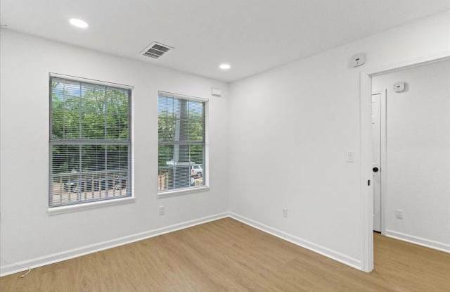 Room in 4 Bedroom Home at Fair St SW Gallery 4