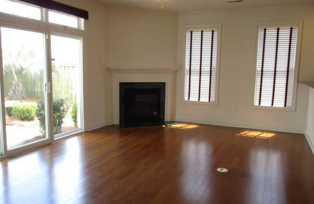 Beautiful Waterford Home with Fenced Yard Gallery 3