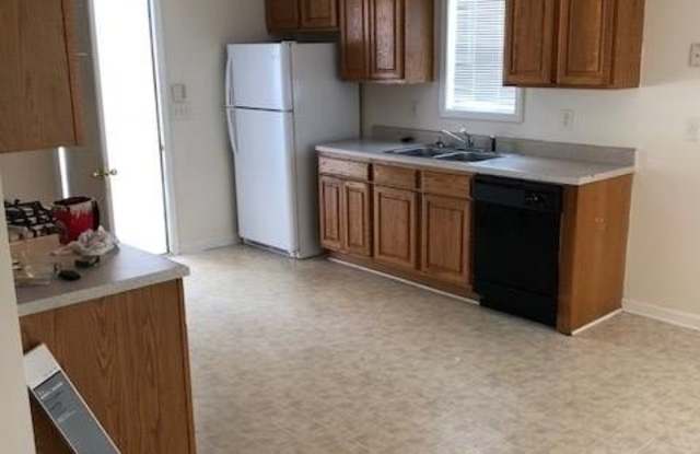180 Waters Edge Drive Gallery 2