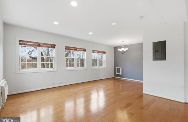 3260 GUNSTON Road - 3260 Gunston Road, Alexandria, VA 22302