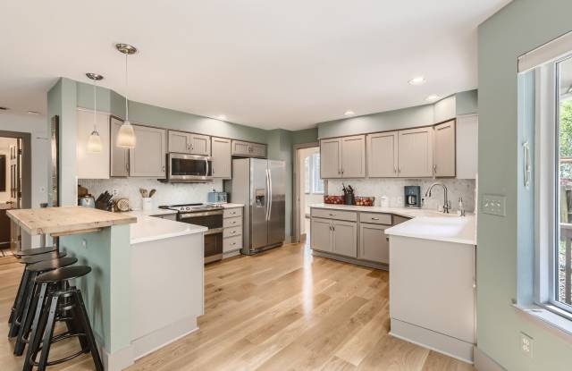 Spacious Family Friendly 4 BDR near Country Club photos photos