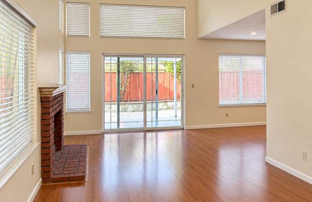 Spacious 4-Bedroom Fremont Home Gallery 3