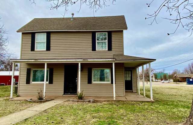 123 N Pecan St - 123 Pecan Street, Crescent, OK 73028