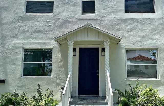 2111 SW 14th Ter photos photos
