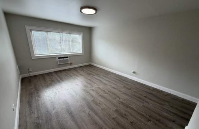 517 S. Milwaukee Avenue - 517-12 Gallery 2