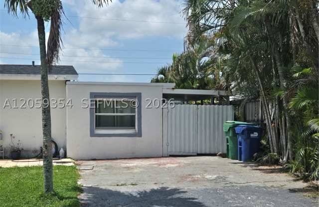 7930 NW 174th Ter Gallery 1