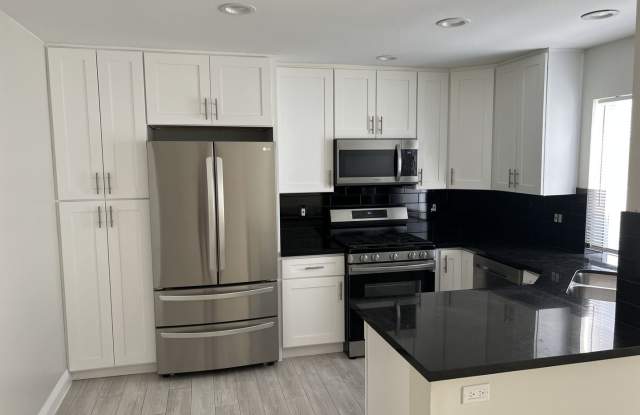 Spacious-Bright 3 Bedroom 2.5 Two story Bathroom Condo photos photos