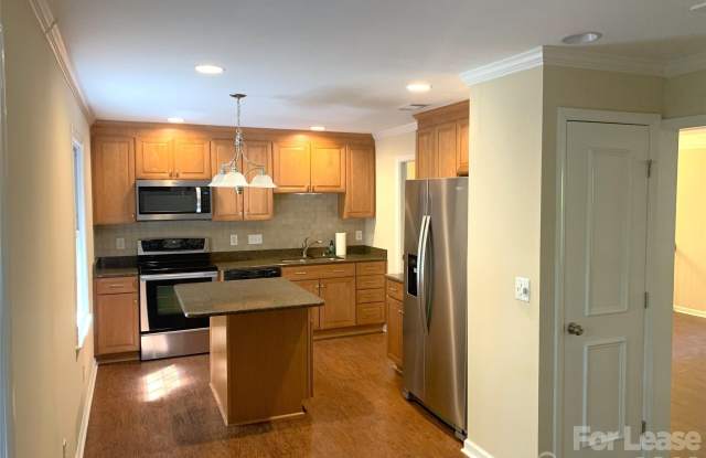 1114 Glenshannon Road Gallery 4