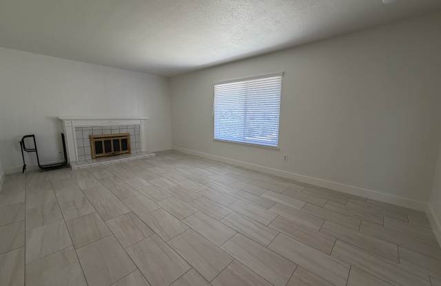 15176 Oakwood Lane (new) Gallery 4