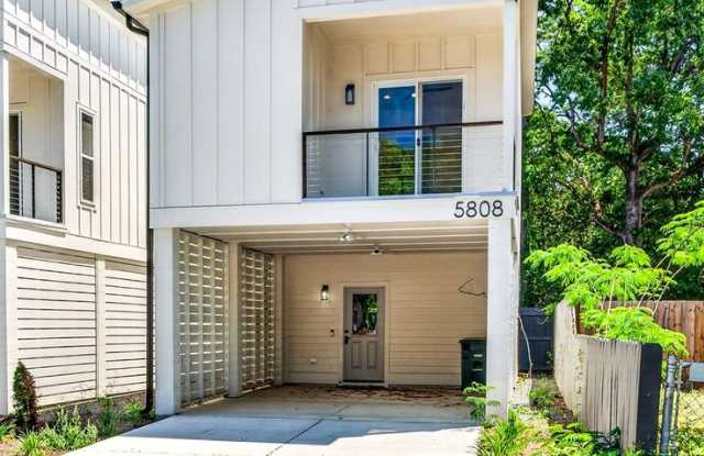 Modern Hanahan Living Near Park Circle photos photos