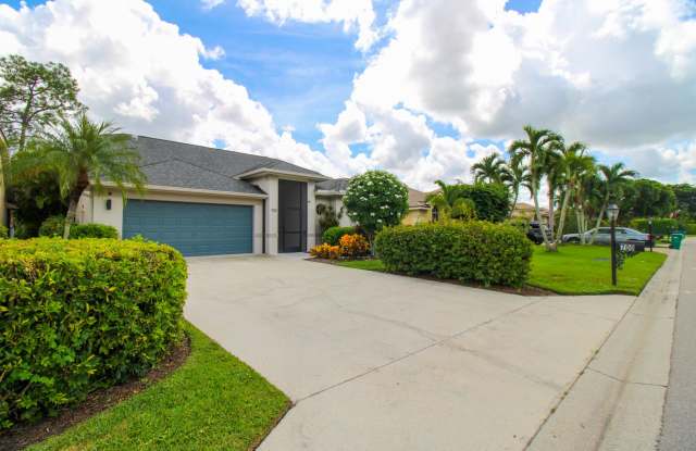 ***STUNNING LAKE FRONT POOL HOME***FURNISHED SEASONAL RENTAL*** Gallery 4