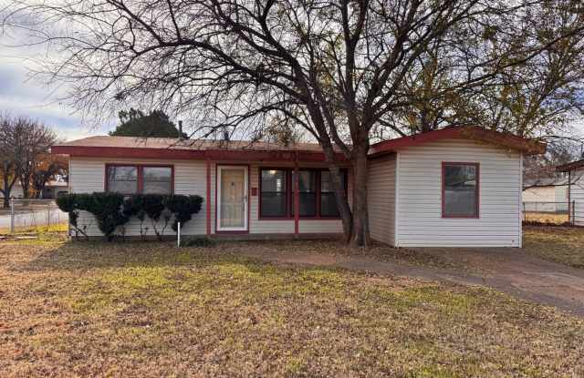 Cute 3/1 Corner Lot Home In Faith Village - 2907 Moffett Avenue, Wichita Falls, TX 76308