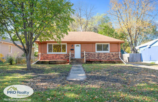 3 Bedroom Home in Bloomington photos photos