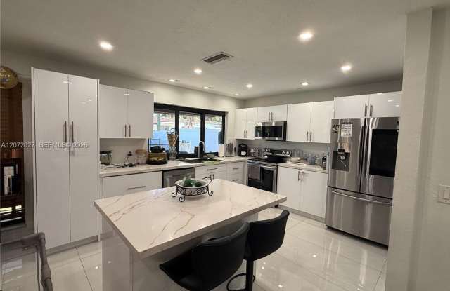 11450 NW 30th Place, Sunrise, FL 33323 Gallery 3