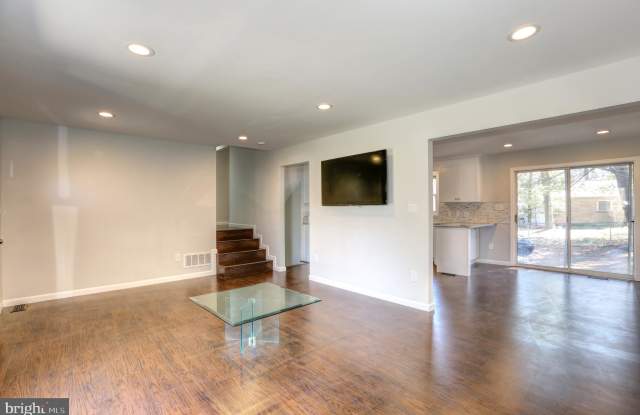 611 DEERHEAD COURT Gallery 2