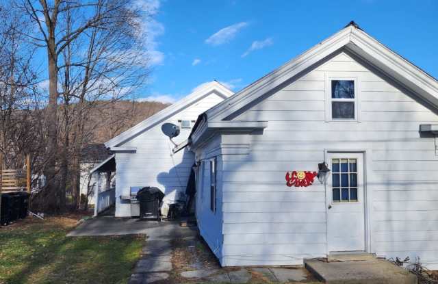 274 Main Street Gallery 2
