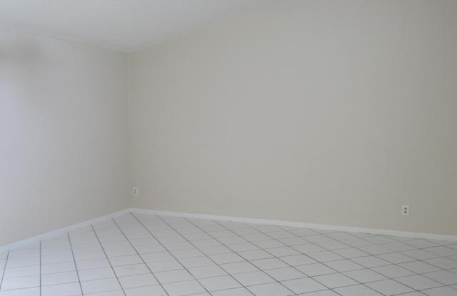 1065 Manor Drive Gallery 2