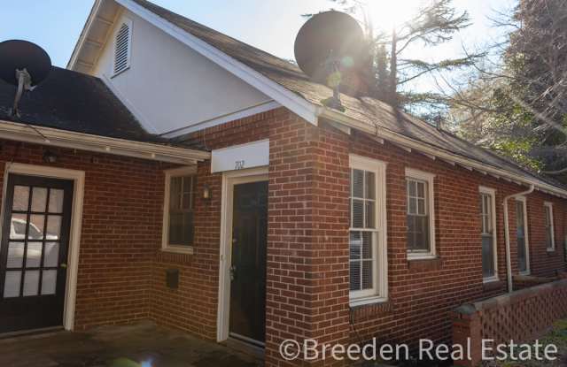 702 West Union Street - 702 West Union Street, Morganton, NC 28655