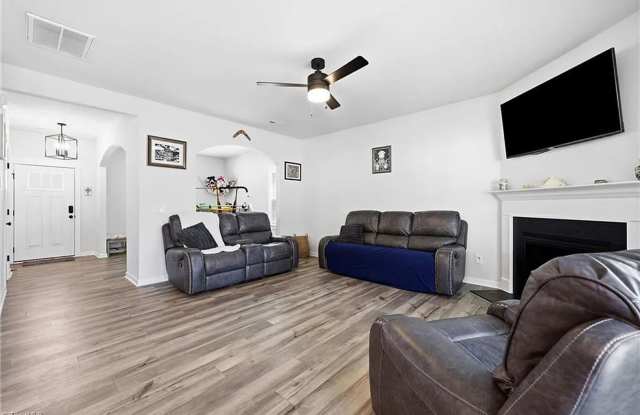 3-Bedroom Home with Fenced Yard, Loft & Upgraded Kitchen Gallery 3