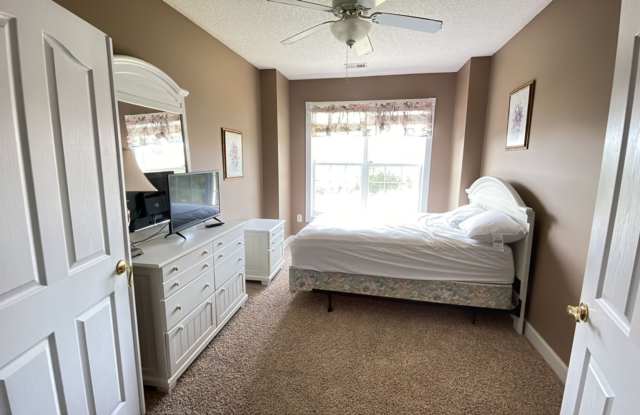 3 bedroom/2 bath furnished condo in Harbour Cove Gallery 4