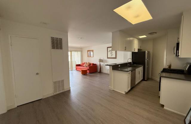 1525 North Kenmore Avenue photos photos