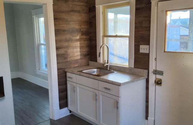 Old world charm with modern amenities Gallery 3