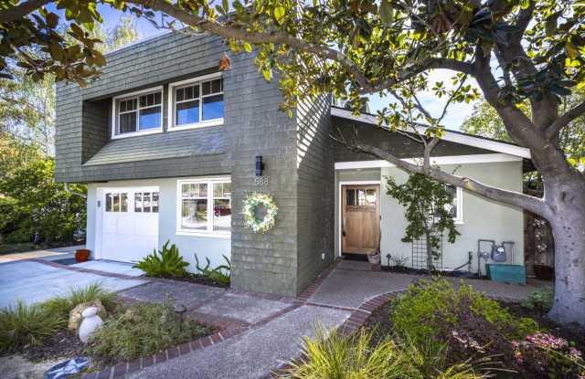 Conveniently Located, Fully Furnished 2 Bed/2 Bath Home Available To Nov! photos photos