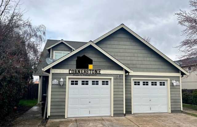 1292 Clearsprings Drive - 1292 Clearsprings Drive, Medford, OR 97501