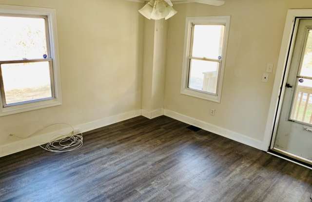 6216 Falls Rd Gallery 2