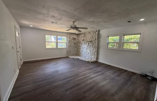 Available Now 4 bedroom 2 full bathroom home! Gallery 3
