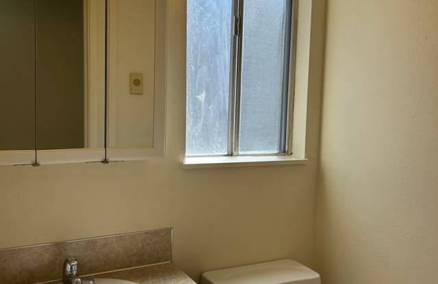 (749) Jackson Square - 2 Bedroom / 1.5 Bathroom Townhome – Albany Gallery 4