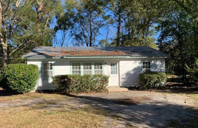 Cozy 3BR/1BA Single-Family Home in Valdosta City Limits – Pet-Friendly! photos photos