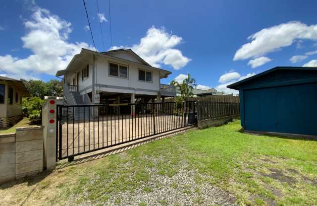 3 Bedroom, 2 Bathroom House with Large Carport in the Heart of Haleiwa Town Gallery 1