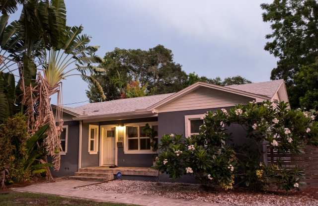 Charming two bedroom one bath cottage with saltwater pool and large back yard. photos photos