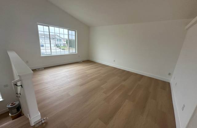 Available in MARCH.  Spacious Single Family - Remodeled- Home with big yard in great location photos photos