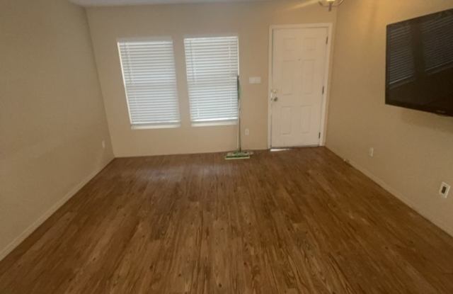 3 Bedroom, 3 Bathroom Home! Schedule a Showing! Gallery 3