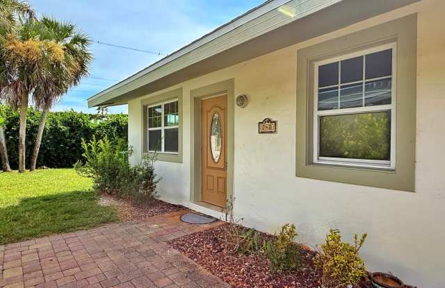 ***ANNUAL RENTAL***UNDER RENOVATIONS***NEW PICTURES TO COME***NO HOA*** photos photos