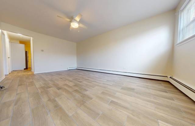 2402 N 76 Court Gallery 4